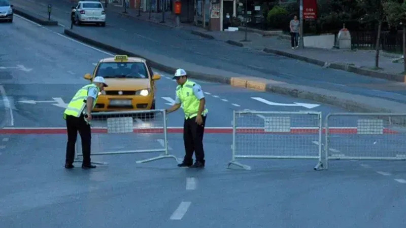 İstanbul'da 14 g&uuml;n s&uuml;recek yol kapatma! S&uuml;r&uuml;c&uuml;lere kritik uyarı
