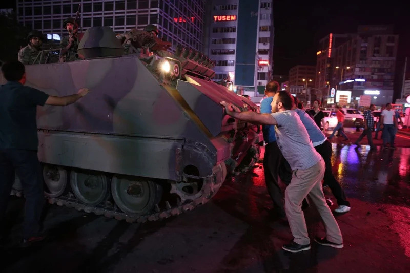 İletişim Başkanı Duran'dan 15 Temmuz'a özel makale: Millet sadece kendi kaderini değil, coğrafyanın geleceğini de savundu - Resim : 4