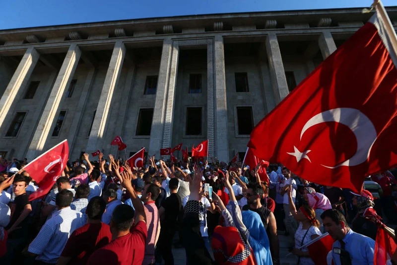 İletişim Başkanı Duran'dan 15 Temmuz'a özel makale: Millet sadece kendi kaderini değil, coğrafyanın geleceğini de savundu - Resim : 6