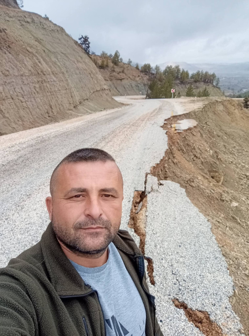 Korkun&ccedil; kaza! İki trakt&ouml;r şarampole yuvarlandı: &Ouml;l&uuml; ve yaralılar var - Resim : 3