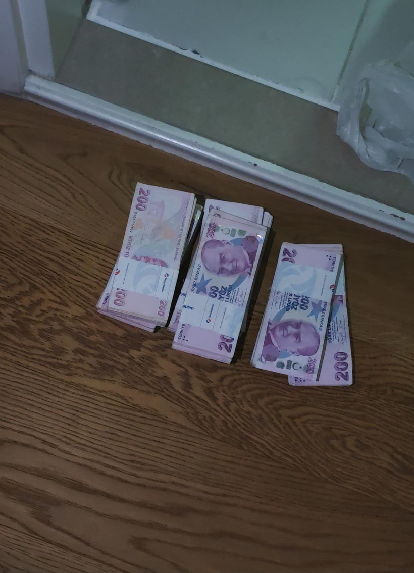 Evinden &ccedil;ıkanlar şaşkına &ccedil;evirdi! Sebahattin Şirin&rsquo;in evinde 65 milyon TL bulundu - Resim : 2