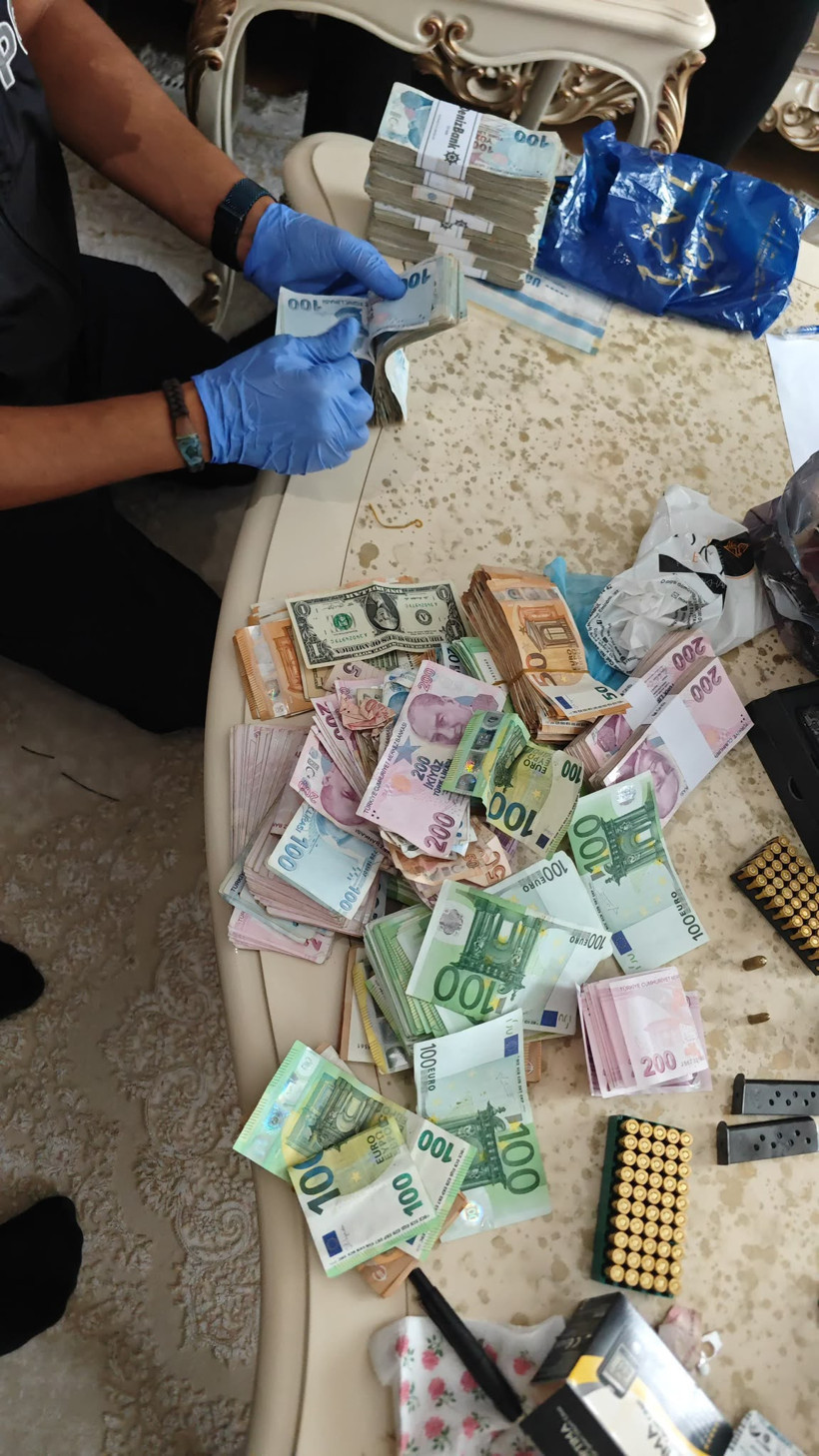 Evinden &ccedil;ıkanlar şaşkına &ccedil;evirdi! Sebahattin Şirin&rsquo;in evinde 65 milyon TL bulundu