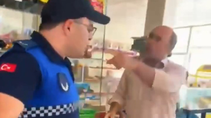 Markette skandal! Defalarca 'tarihi ge&ccedil;miş' &uuml;r&uuml;n sattığı ortaya &ccedil;ıktı.. Yetmedi zabıtalara saldırdı&hellip; O anlar kaydedildi - Resim : 2