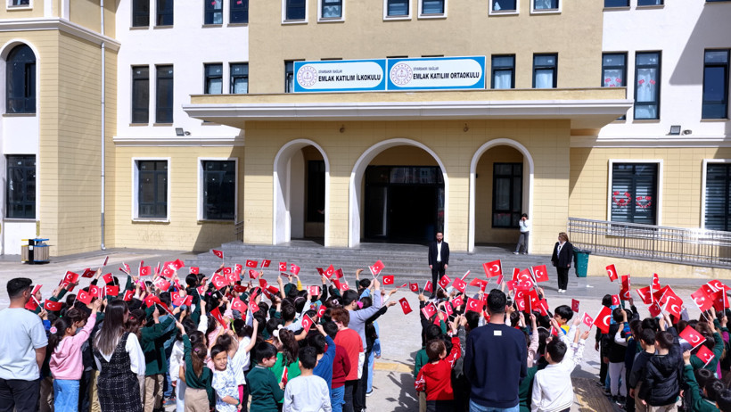 Diyarbakır’da deprem sonrası yapılan okulda ilk 23 Nisan coşkusu! Bakan Kurum paylaştı: “Yepyeni bir okulda, bayramın heyecanı bir başka oluyor”