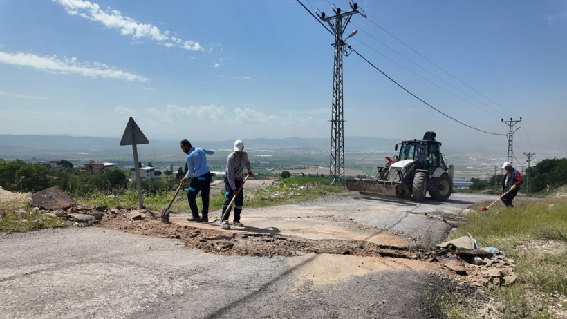 Dulkadiroğlu Belediyesi&rsquo;nden ulaşım hamlesi! Asfalt yama ve yol bakım &ccedil;alışması s&uuml;r&uuml;yor! - Resim : 2