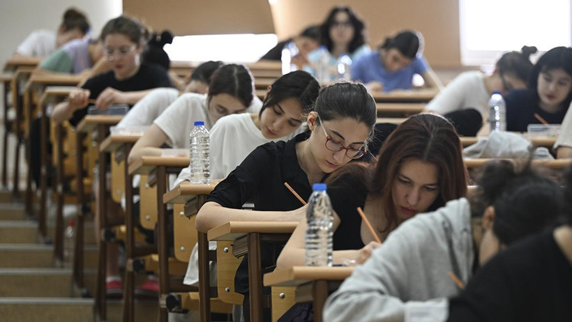YKS’de iki soru tartışma yarattı! Edebiyatta isim hatası, matematikte cevap krizi! Binlerce aday ayağa kalktı - Resim : 2
