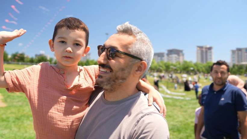 Başakşehir’de gökyüzü uçurtmalarla renklendi! Binlerce çocuk yaz tatiline festivalle başladı