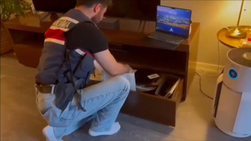 Bakan G&uuml;rlek duyurdu! 17,9 milyar TL'lik para trafiğine operasyon: O para kuruluşuna soruşturma - Resim : 2
