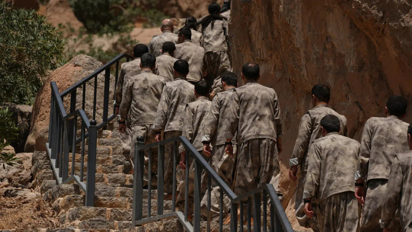 Ter&ouml;rs&uuml;z B&ouml;lge&rsquo;de dikkat &ccedil;eken gelişme: Sıra Sincar&rsquo;da! PKK silah bırakıyor - Resim : 3