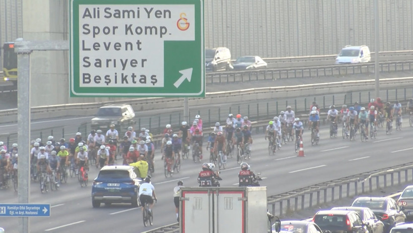 İstanbul&rsquo;da kapatılan yollar trafiğe a&ccedil;ıldı - Resim : 3