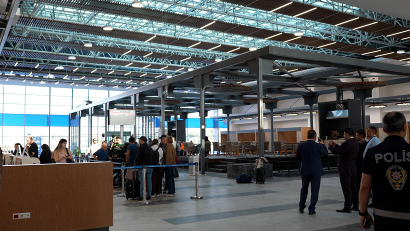 Bakan Uraloğlu duyurdu! Yeni terminal hizmete a&ccedil;ıldı: &ldquo;Yolcu kapasitesini 2 milyon 500 bine y&uuml;kselttik&rdquo; - Resim : 5