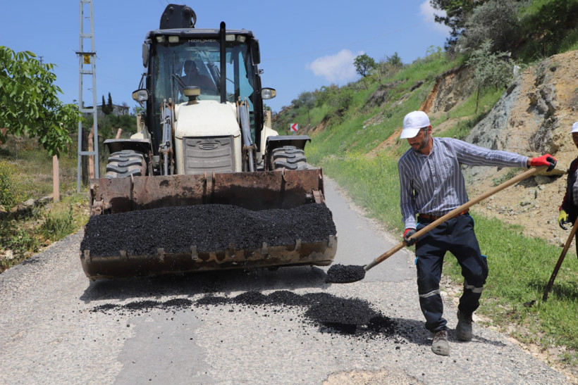 Dulkadiroğlu Belediyesi&rsquo;nden ulaşım hamlesi! Asfalt yama ve yol bakım &ccedil;alışması s&uuml;r&uuml;yor! - Resim : 3