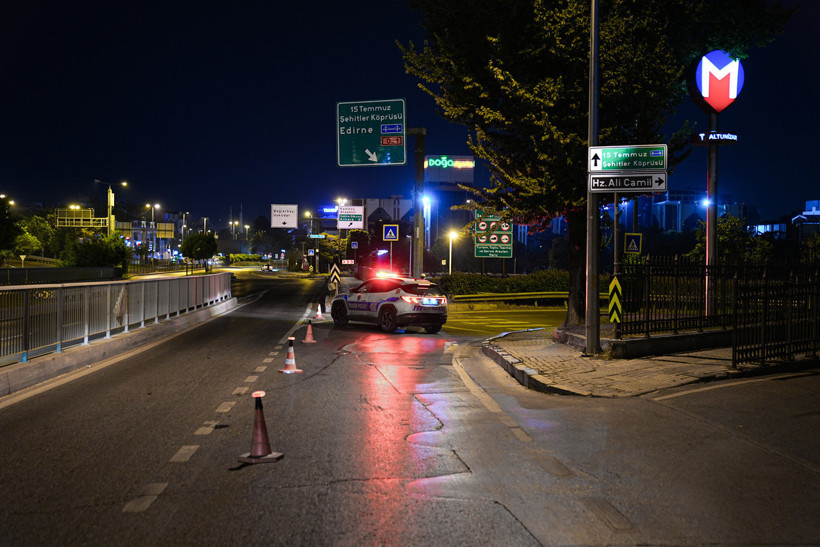 15 Temmuz Şehitler Köprüsü çift yönlü trafiğe kapatıldı - Resim : 2