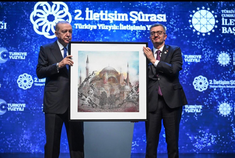 Burhanettin Duran'dan Cumhurbaşkanı Erdoğan'a anlamlı hediye!