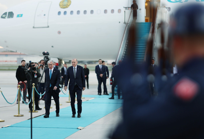 Cumhurbaşkanı Erdoğan, Kazakistan Cumhurbaşkanı C&ouml;mert Tokayev'i karşıladı - Resim : 2