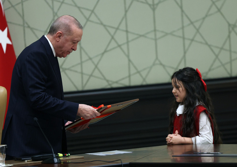 Beştepe'deki 23 Nisan kutlamasında duygusal anlar: Cumhurbaşkanı Erdoğan’dan çocuklara: Hayalleriniz için çalışıyoruz - Resim : 3