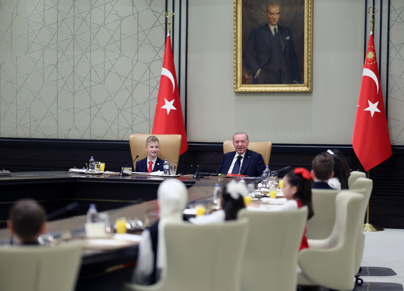 Beştepe'deki 23 Nisan kutlamasında duygusal anlar: Cumhurbaşkanı Erdoğan’dan çocuklara: Hayalleriniz için çalışıyoruz