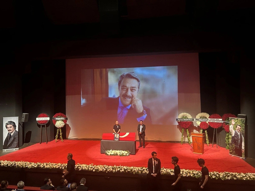 Kadir İnanır son yolculuğuna uğurlanıyor: Türk sinemasının efsanesi için vefa günü