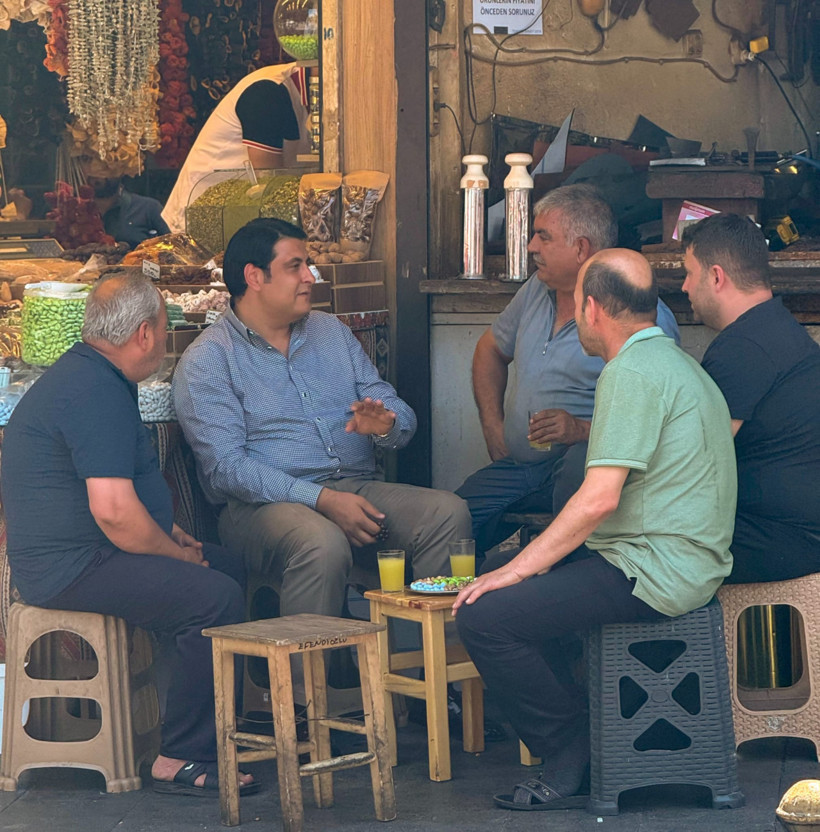 Şehikamil Belediye Başkanı Yılmaz Elmacı Pazarı’nda esnafla buluştu: Birlikte olmak her zaman çok kıymetli