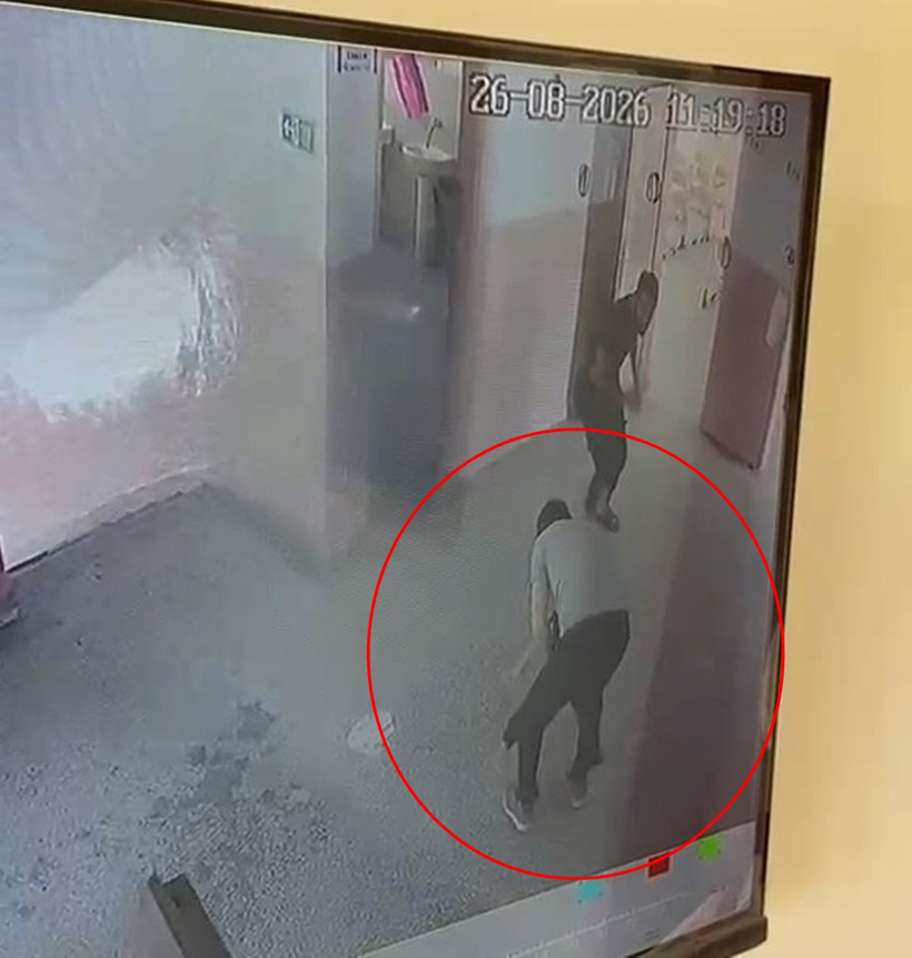 Okulda panik dolu dakikalar: Nefes borusuna şeker ka&ccedil;tı: Hayat kurtaran manevra kamerada - Resim : 2
