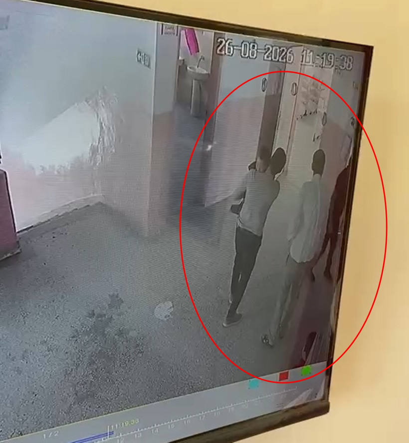 Okulda panik dolu dakikalar: Nefes borusuna şeker ka&ccedil;tı: Hayat kurtaran manevra kamerada