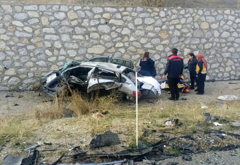 Çorum'da katliam gibi kaza! Otomobil cipe çarptı: Ortalık kan gölüne döndü